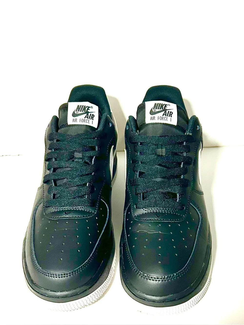 Nike Air Force 1 Low - Black with White Sole